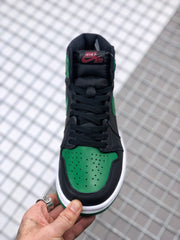 Air Jordan 1 High Pine Green Black Sneakers 555088-030