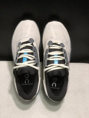 On Cloudstratus 3 Running Shoes in Cream and Gray
