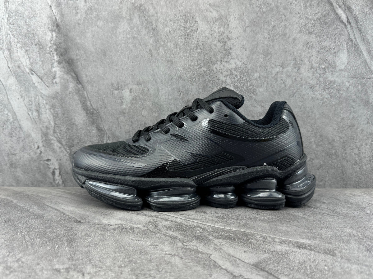 New Balance Black Sneakers