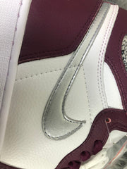 Nike Air Jordan 1 Retro High OG Bordeaux Sneakers 555088-611