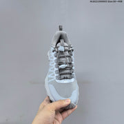 Alo Yoga Alo Runner Low-Top Sneakers in Grey