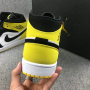 Air Jordan 1 Mid SE Black Yellow Toe Sneakers 852542-071