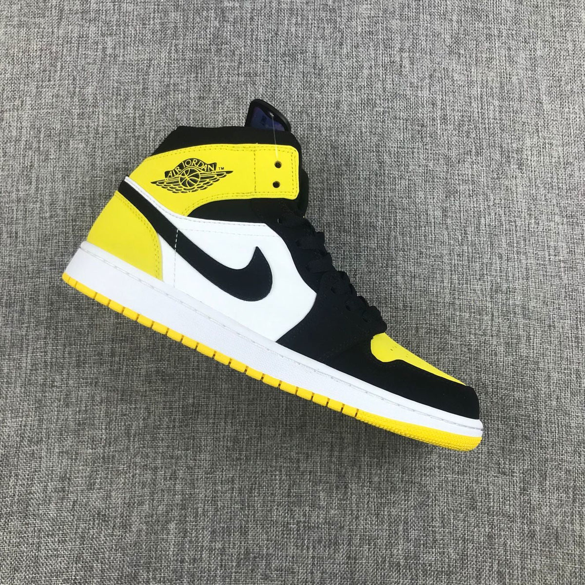 Air Jordan 1 Mid SE Black Yellow Toe Sneakers 852542-071