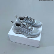 Alo Yoga Alo Runner Low-Top Sneakers in Grey