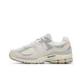 New Balance 2002R M2002REK Sneakers in Grey