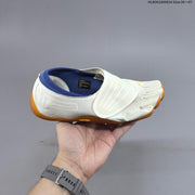 Vibram FiveFingers Groundsplay Training Shoes, White and Gum