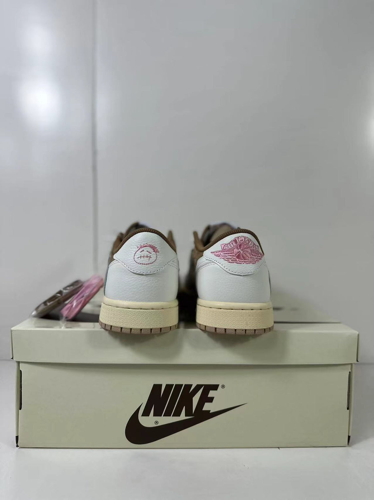 Travis Scott x Air Jordan 1 Low Reverse Mocha Pink DM7866-106