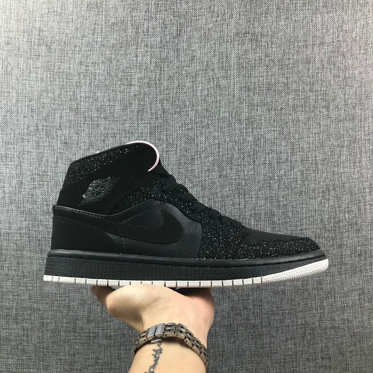 Jordan Air Jordan 1 Mid Black and White Sneakers 554724-001