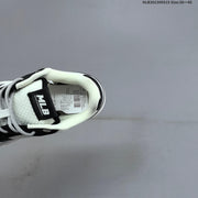 MLB Chunky Liner Low-Top Sneakers, Black and White