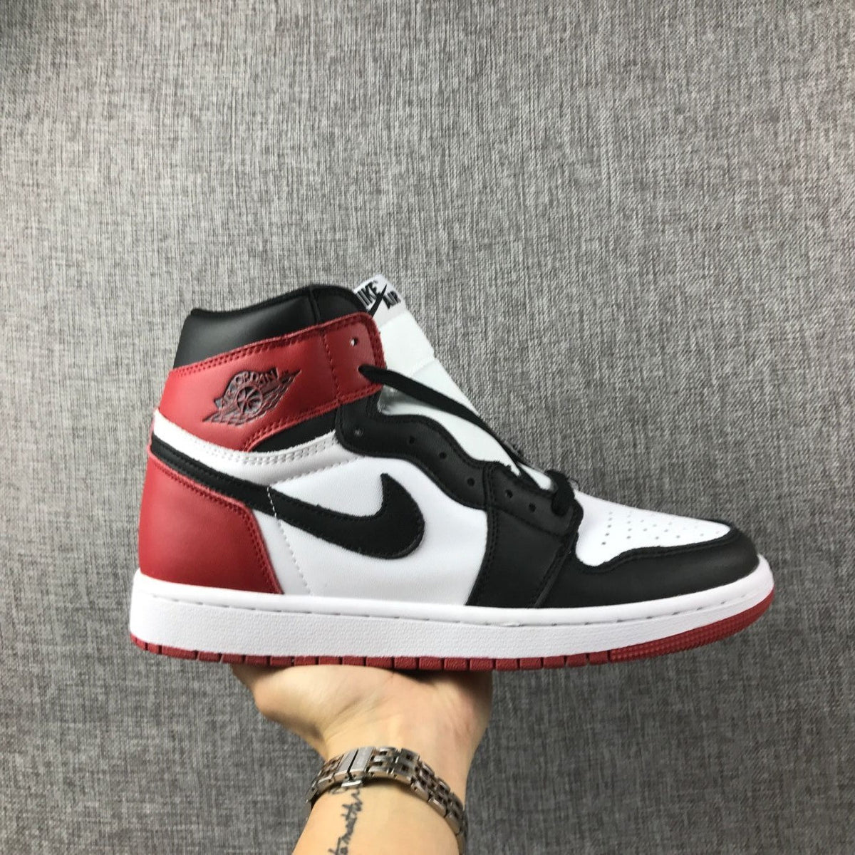 Air Jordan 1 High Black Toe Sneakers 555088-184