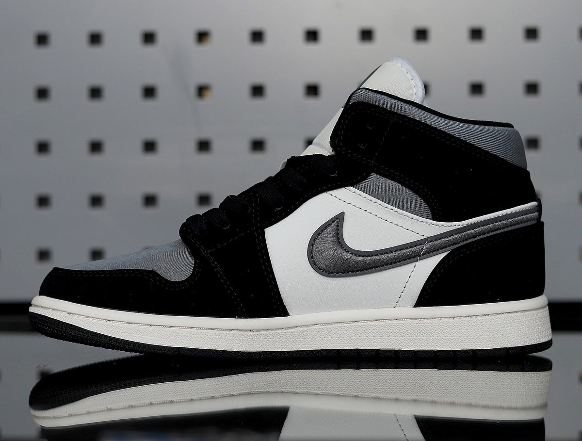Jordan 1 Retro High OG Black White Sneakers 852542-011
