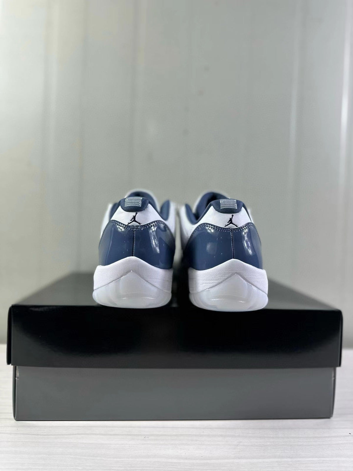 Jordan Air Jordan 11 Low Diffused Blue Sneakers FV5104-104