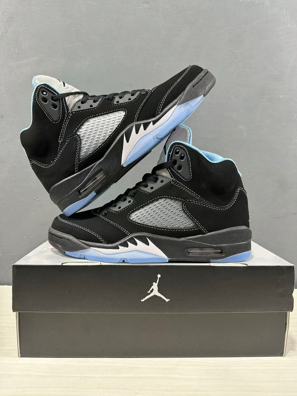 Jordan Air Jordan 5 Retro Black University Blue DD0587-008