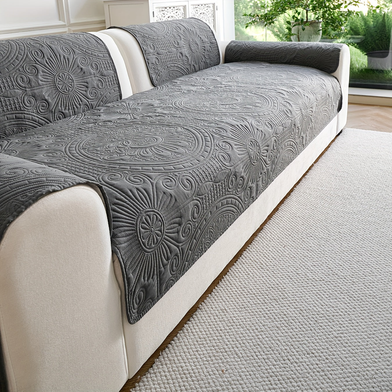 - (Yuanxin) a Single Solid Color Sofa Cushion, Featuring a Modern Ultrasonic Embossing Design, Available in Various Styles And Sizes Suitable for Different Settings, a Universal Non-Slip Sofa Cover for All Seasons, And a Furniture Protection Cover