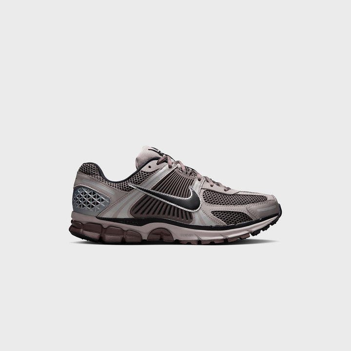 Nike Zoom Vomero 5 - College Grey / Black / Cave Stone