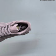 Alo Yoga Alo Runner Low-Top Sneakers in Mauve