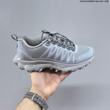 Alo Yoga Alo Runner Low-Top Sneakers in Grey