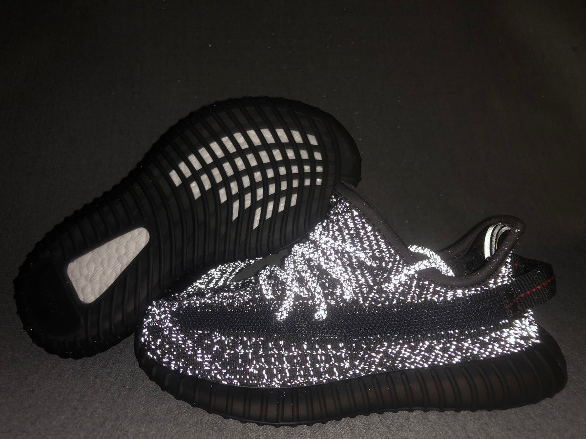 Yeezy 350 V2 Kids Sneakers in Black