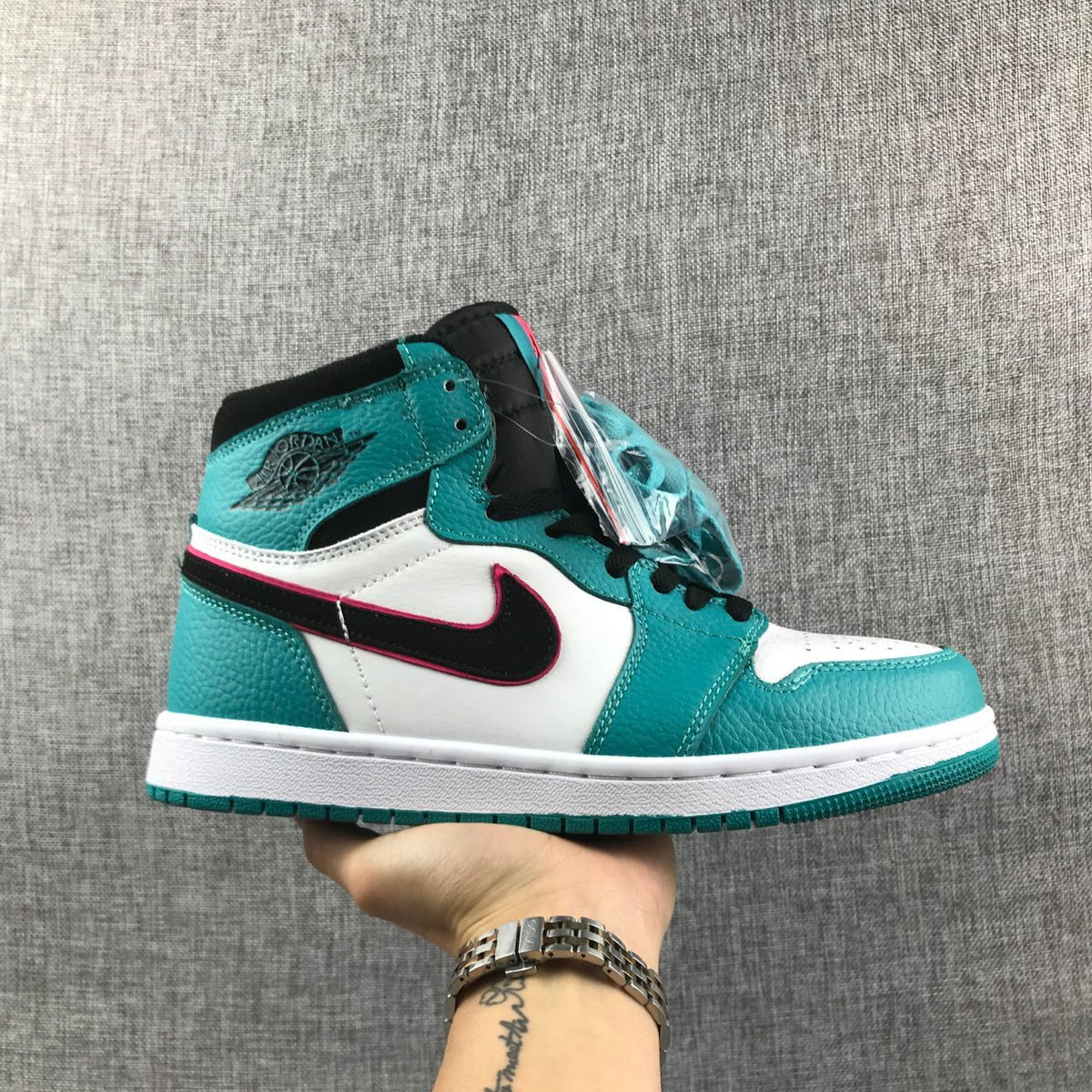 Air Jordan 1 Retro High OG South Coast Toes Sneakers