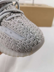 Yeezy 350 V2 Kids Sneakers in Light Grey and Coral