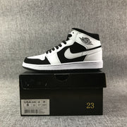 Jordan Air Jordan 1 Mid Black White Sneakers 554724-113