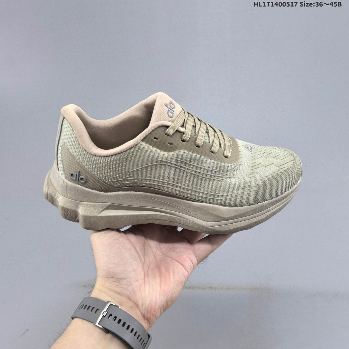 Alo Yoga Alo Runner Low-Top Sneakers