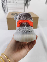 Yeezy 350 V2 Kids Sneakers in Light Grey and Coral
