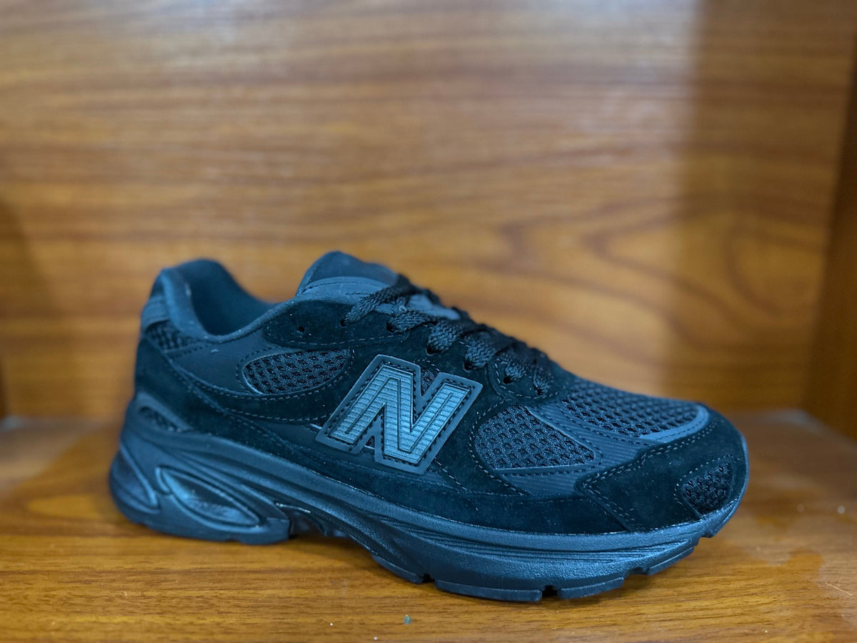 New Balance Black Mesh Sneakers